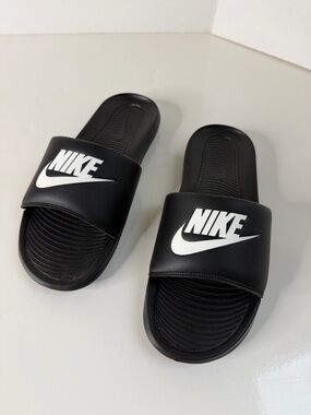 NWOT MEN'S NIKE VICTORI ONE SPORT SLIDES Size 13
